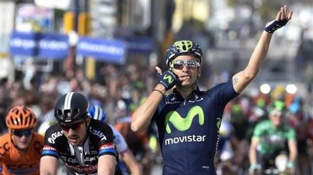 Lobato celebra su triunfo en la segunda etapa de la Vuelta a Andalucía
