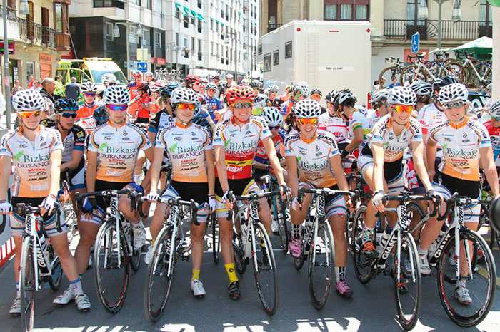 fotografía del equipo ciclista femenino Bizkaia Durango