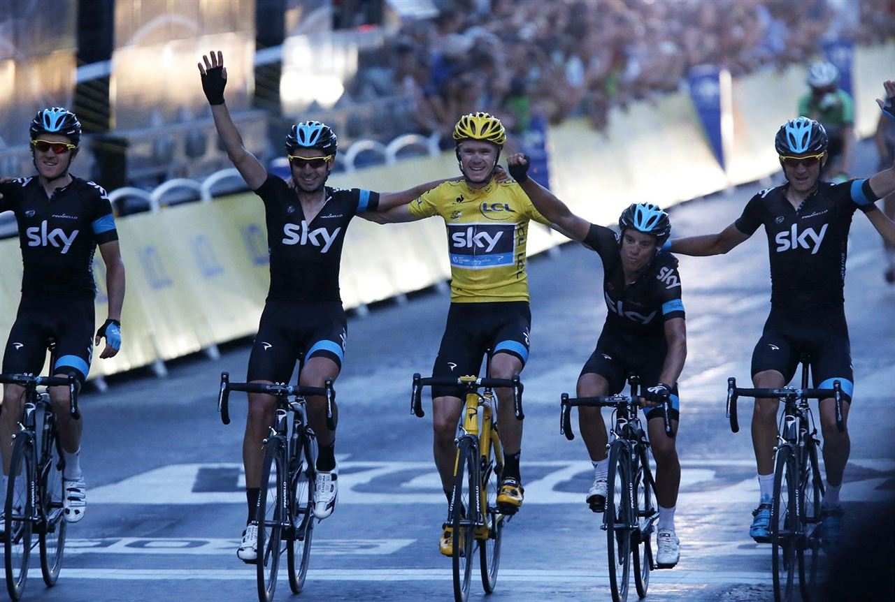 El Sky celebra la victoria de Froome en el Tour de este año