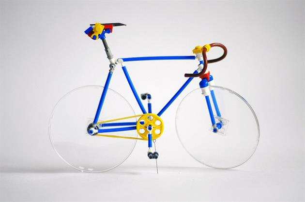 bici con piezas de lego