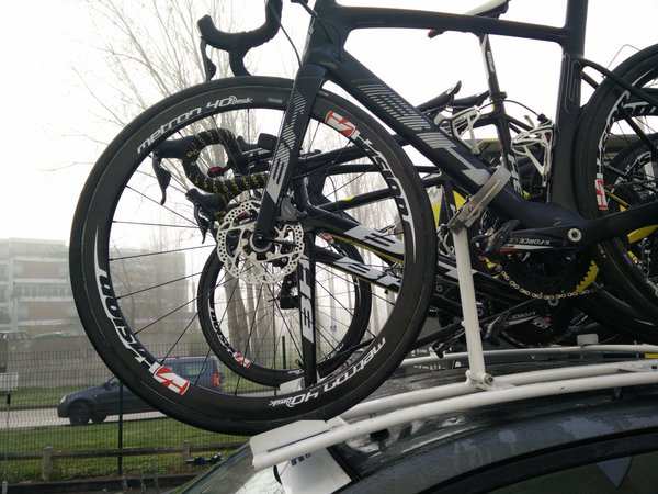 Bicicletas del Direct Energie en la París-Roubaix con frenos de disco