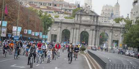 Puerta de Alcalá en bici