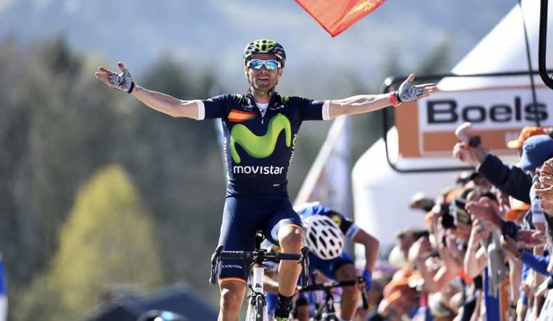 Valverde ganando en uno de sus sitios favoritos El Muro de Huy