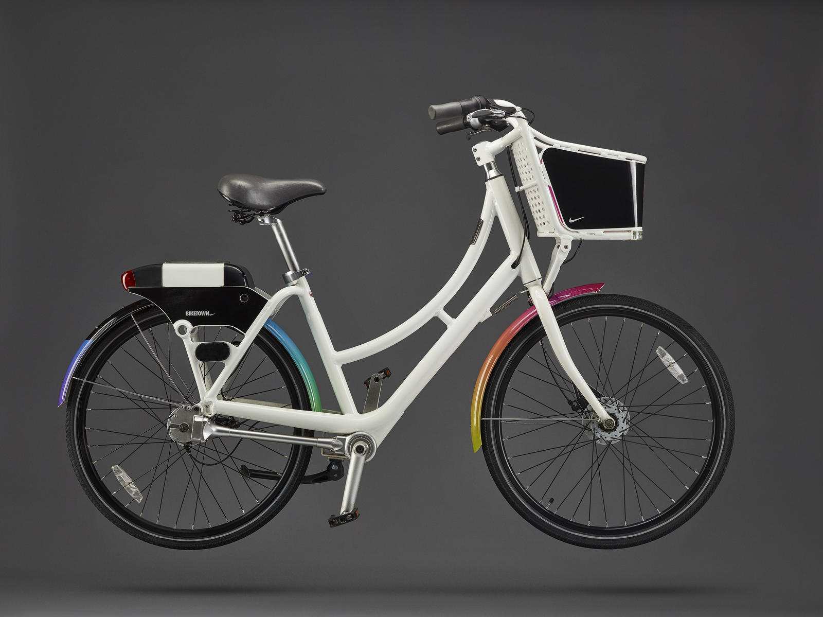 Roca restaurante huella dactilar Nike diseña una bici para celebrar el mes del Orgullo LGTB